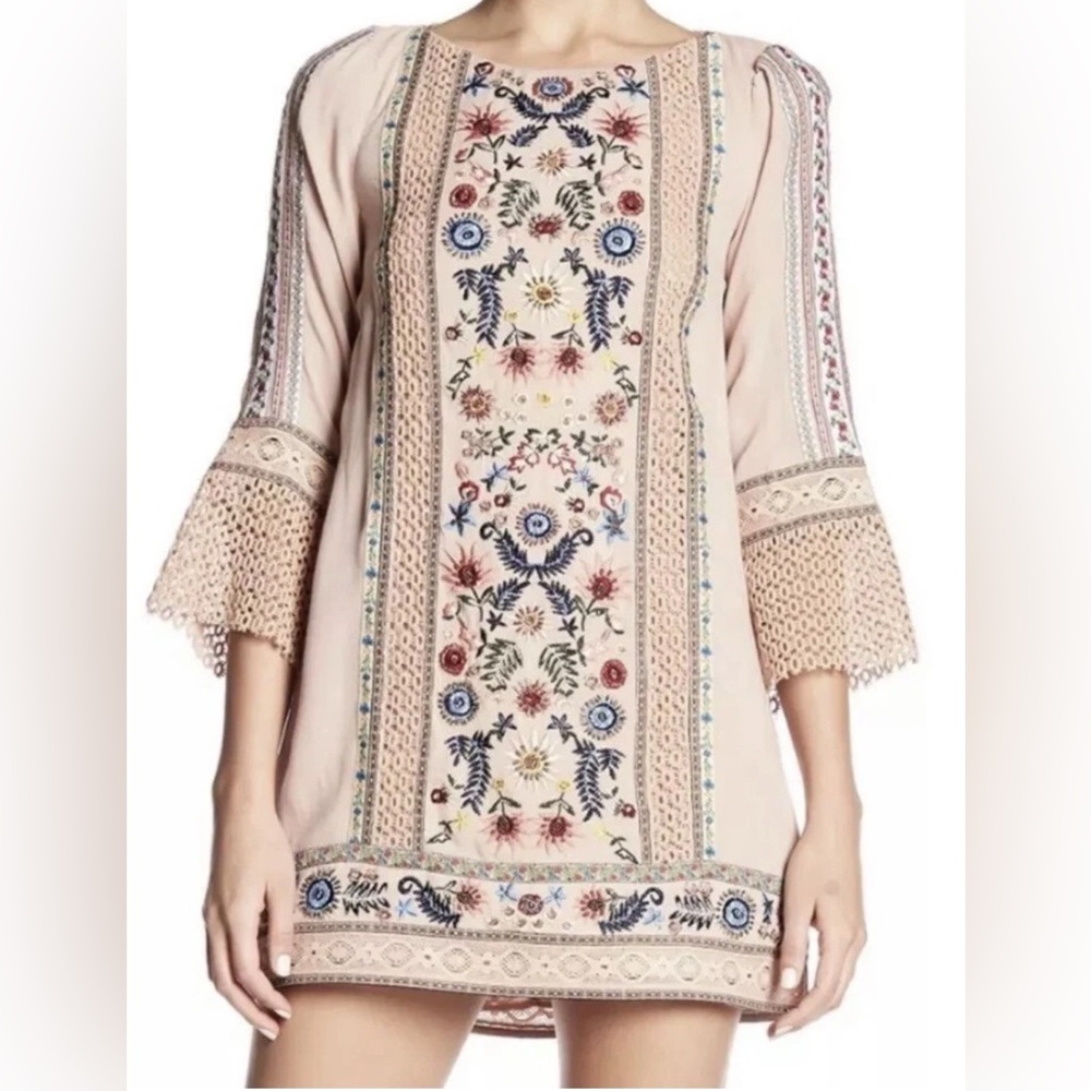 Alice + Olivia Gabriel Embroidered Crochet Blush Pink Tunic Dress in Sz 4 EUC